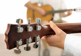 Aprende-Guitarra-Desde-Cero:-Curso-Presenciales-y-Online-	