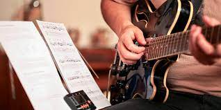 Cuanto tiempo se necesita para aprender a tocar guitarra 